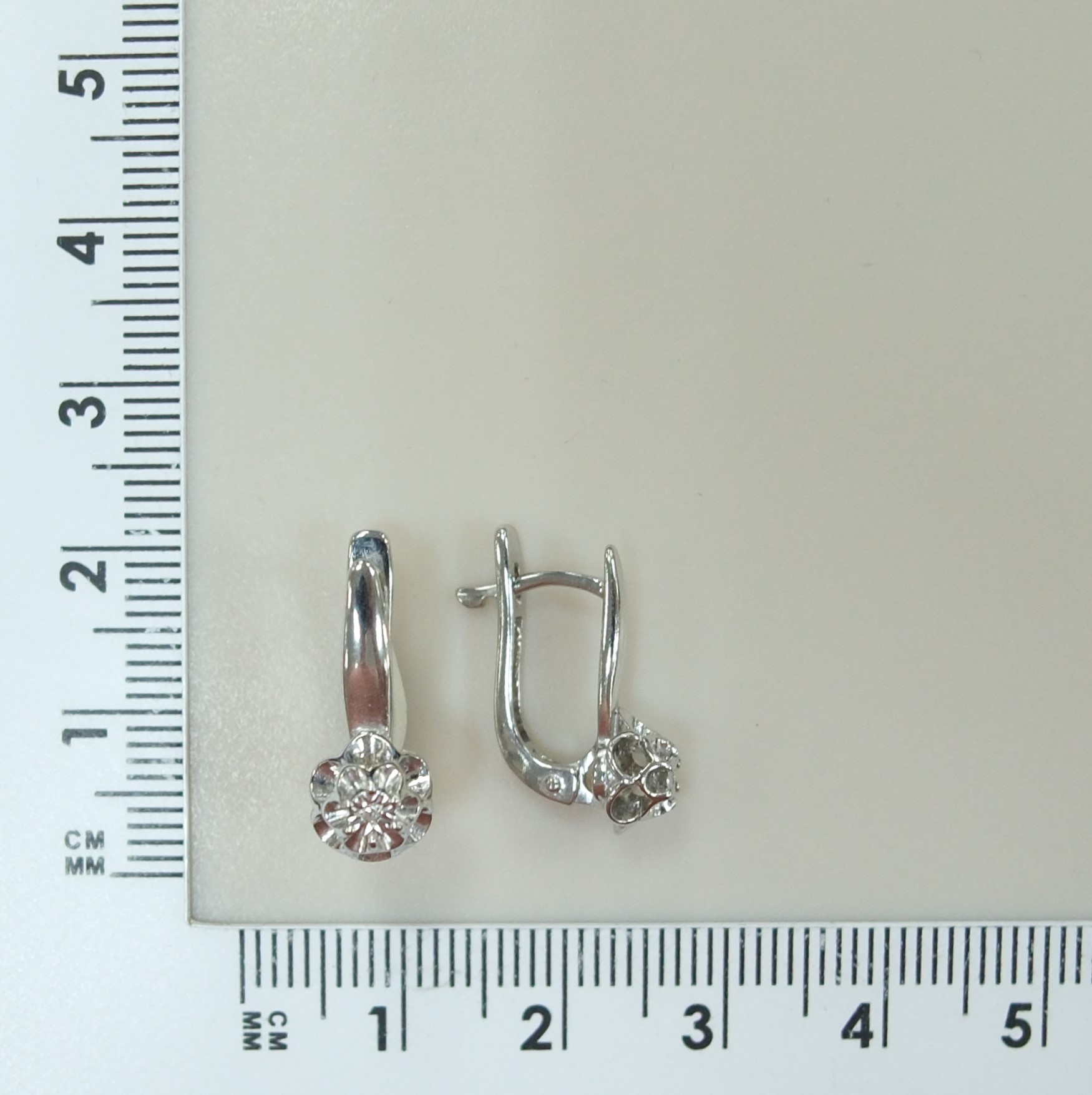 Серебряные серьги с бриллиантами "Цветы"